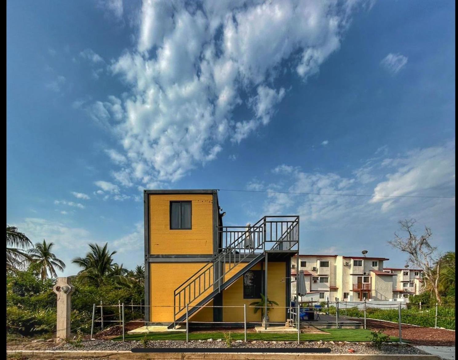 Yellow House 6 Minutos De Playa Барра-де-Навидад Номер фото