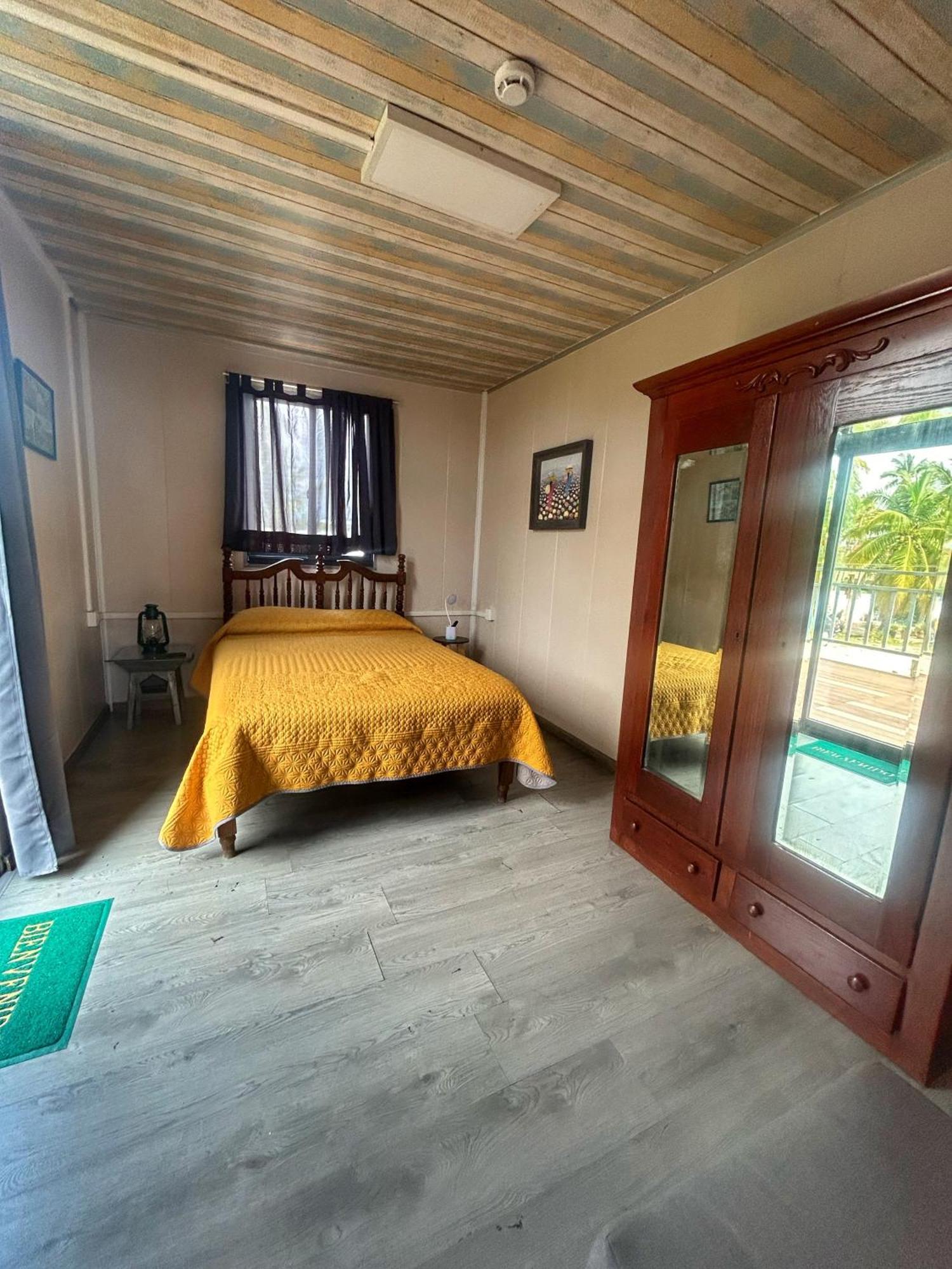 Yellow House 6 Minutos De Playa Барра-де-Навидад Экстерьер фото